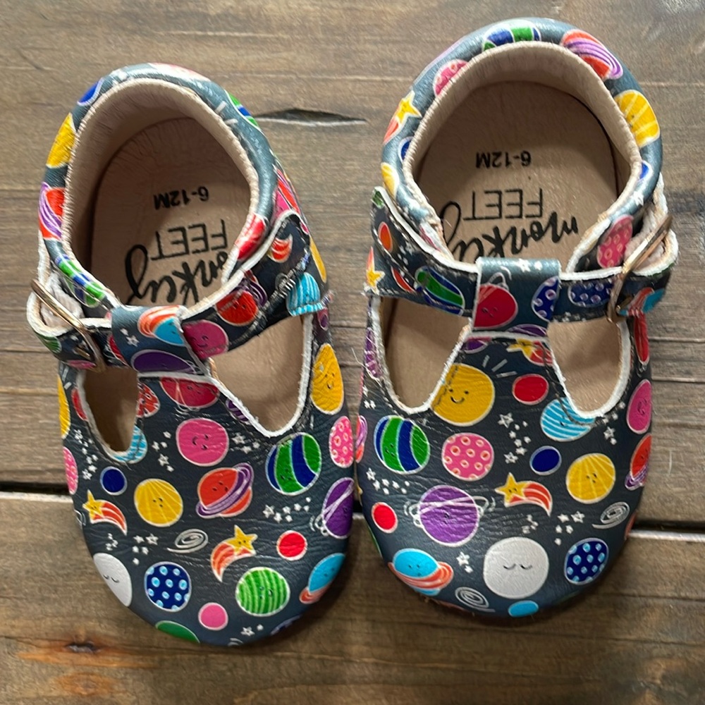 Monkey feet good condition - space
6-12m